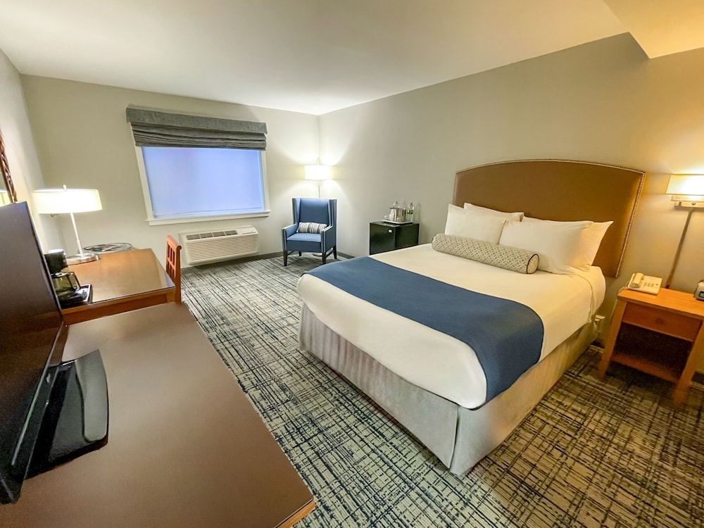 Waters Edge Resort Spa 11/50