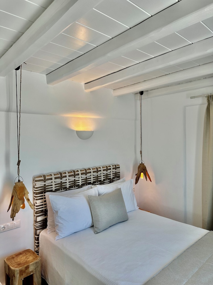 Sofos Suites 11/50