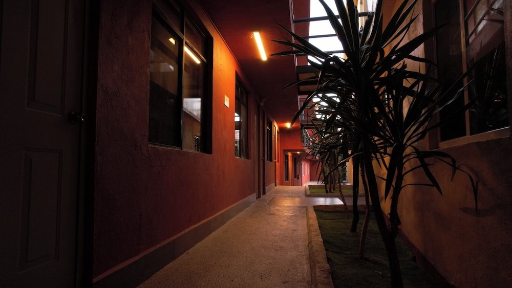 Valenciana Midway Inn 42/50