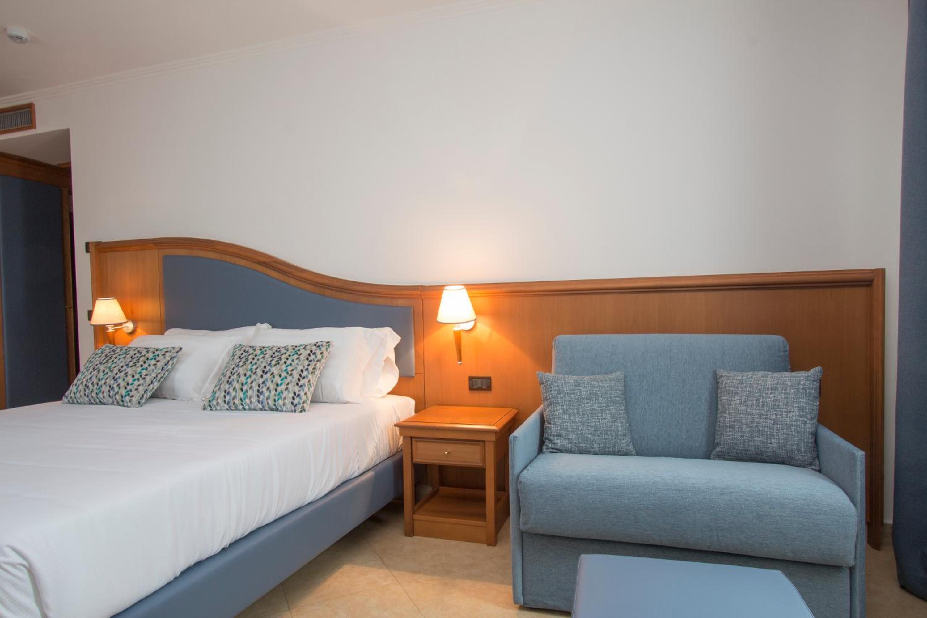 Hotel Centrale Sabaudia 19/38