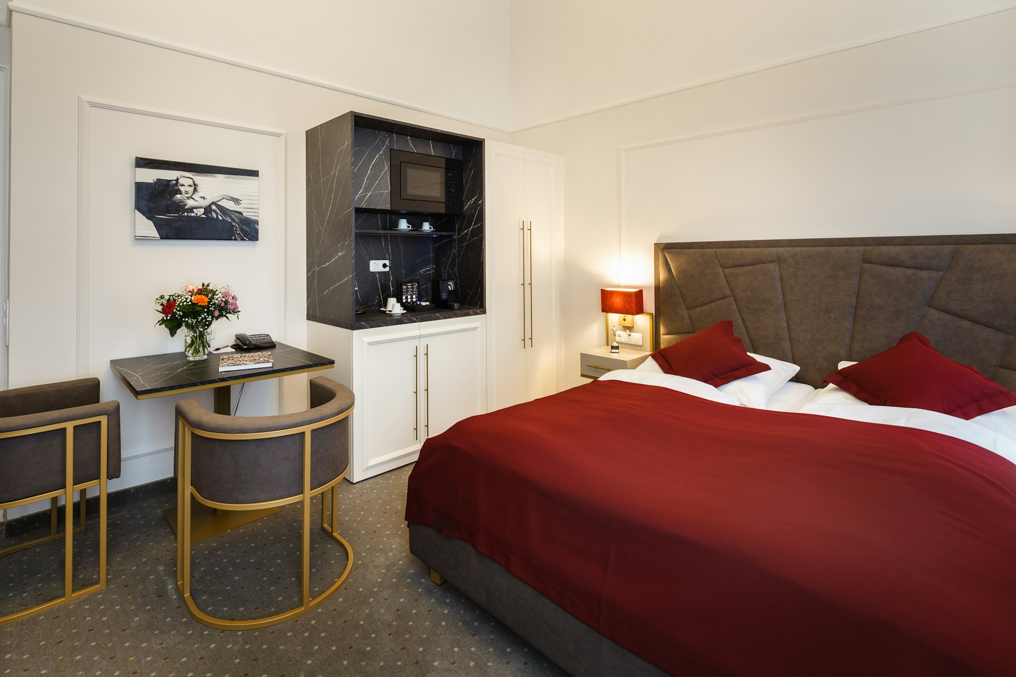 Comfort, Single, Street View