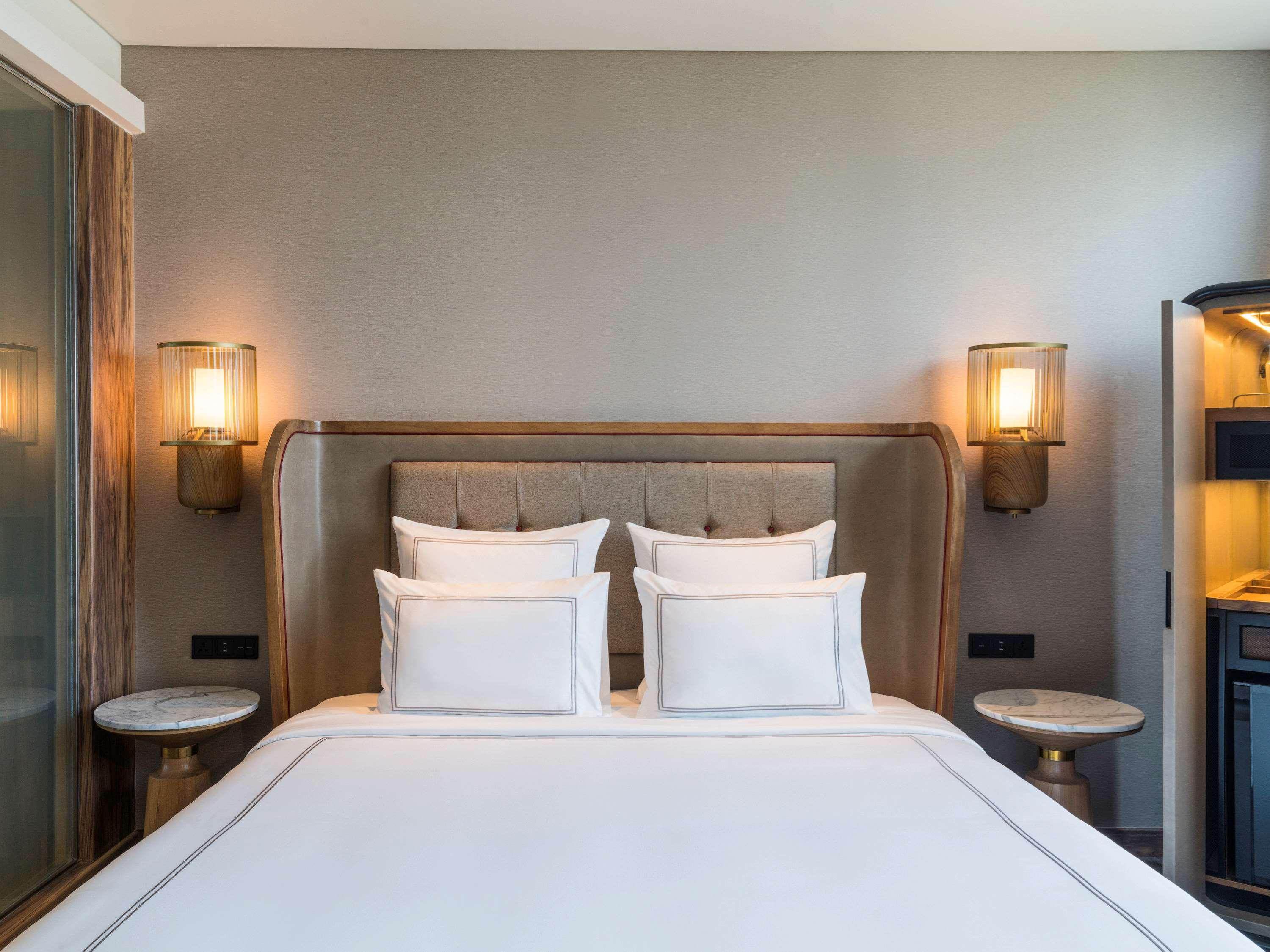 Premier, King Bed, Bay View