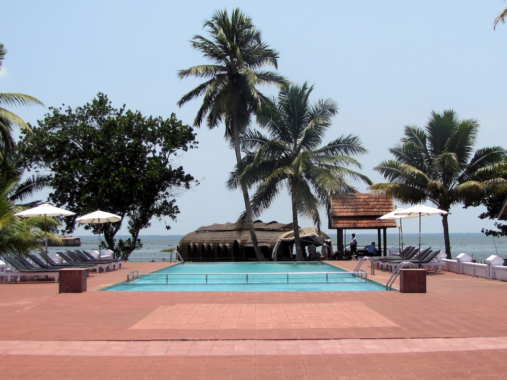 Abad Whispering Palms 17/66