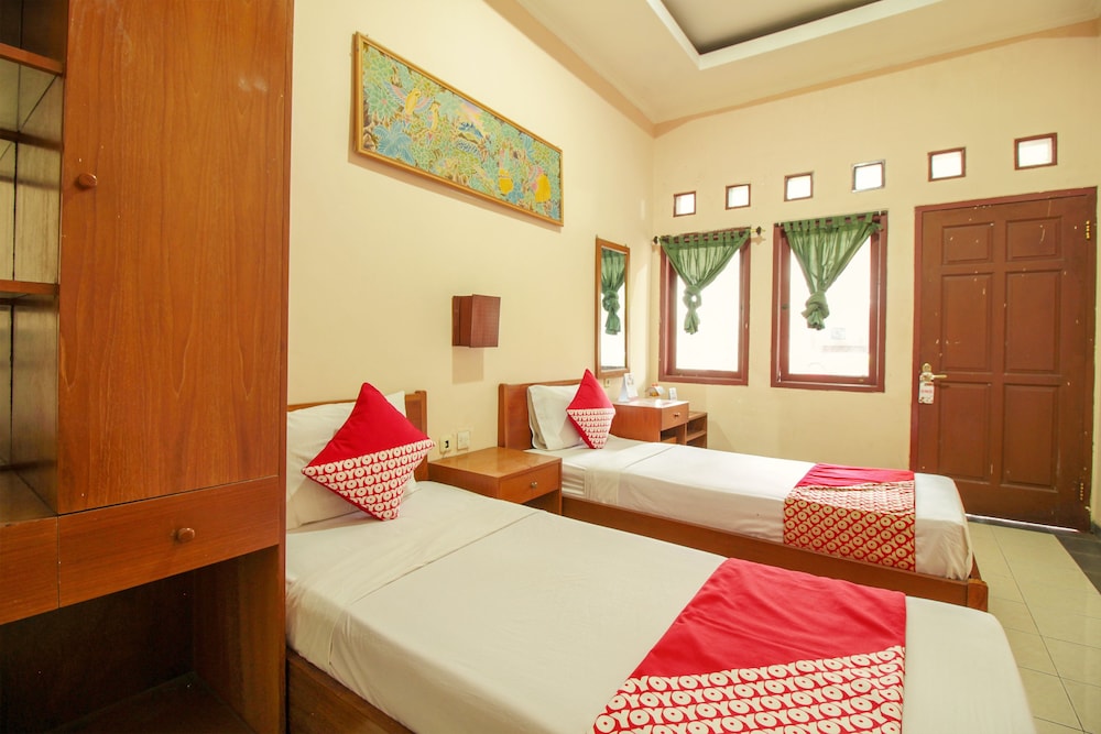RedDoorz Plus At Hotel Sofia Pangandaran 12/27