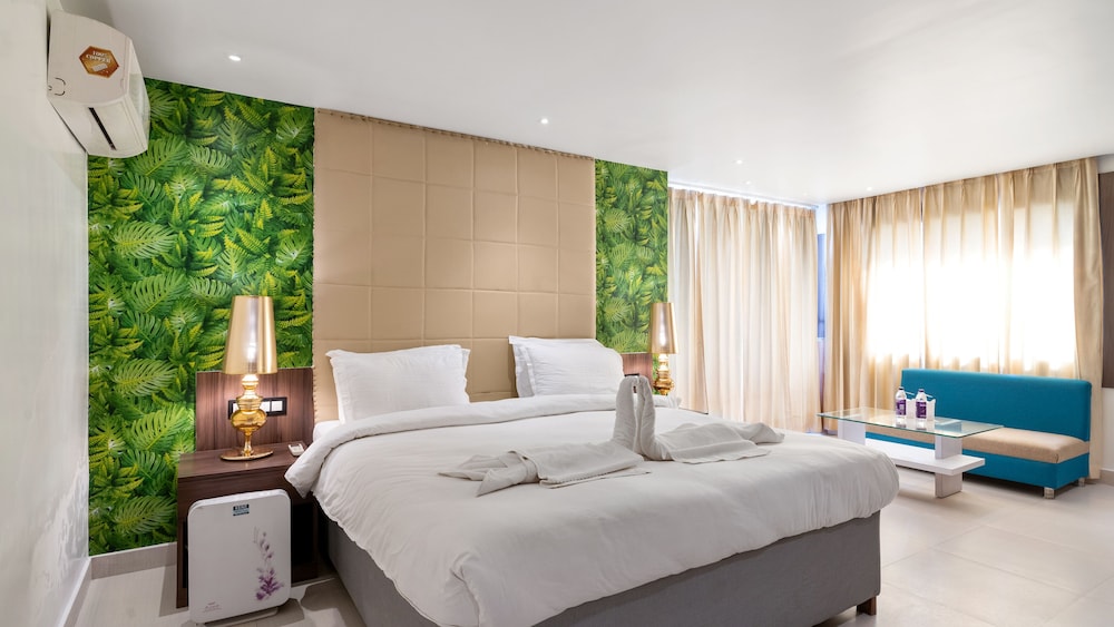 NIRANJANA HOTEL 16/50