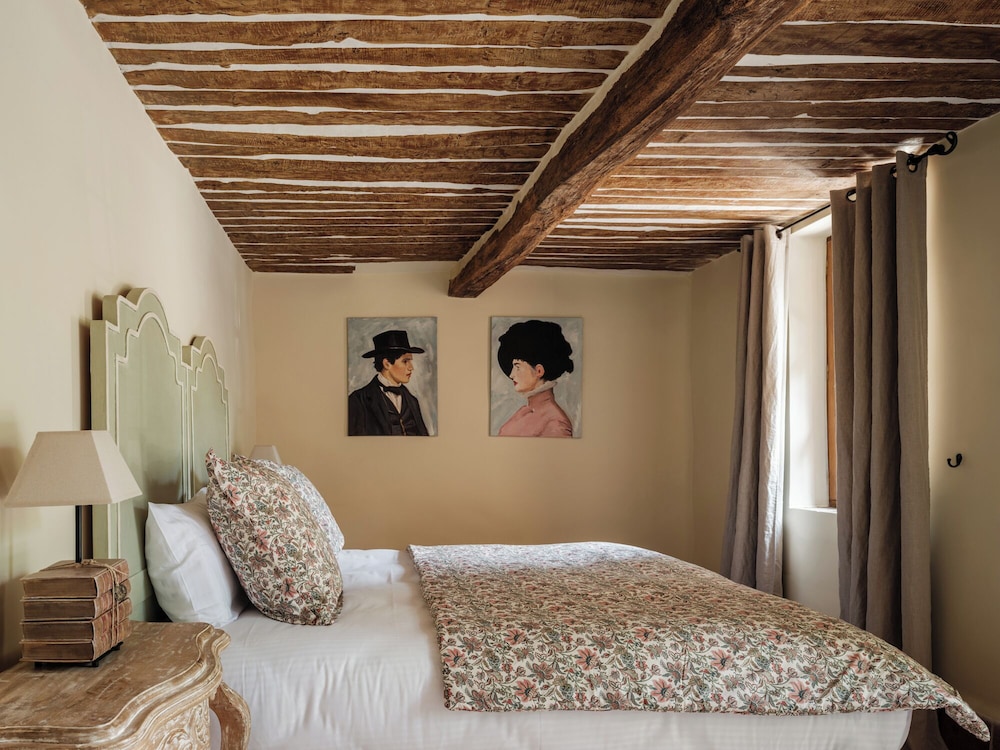 5 Bedrooms, Family, Villa, 5 King Beds, Vineyard View, Pool Access، Château de Berne 3/6