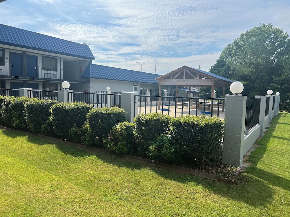 American Inn Pontotoc 40/46