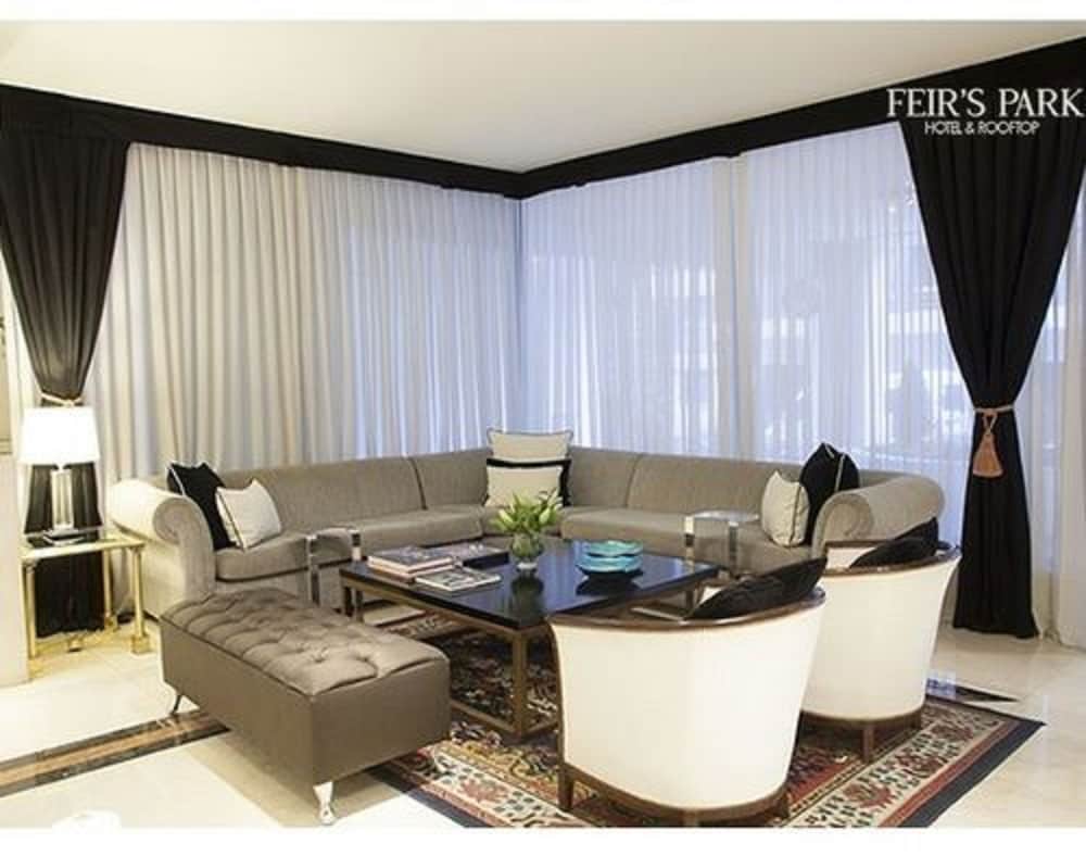 Feirs Park Hotel 30/40