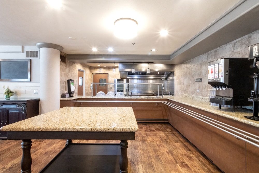 Oxford Suites Chico 5/56