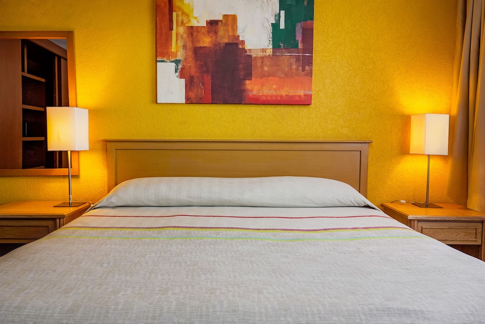 Sunrock Hotel & Suites 11/50