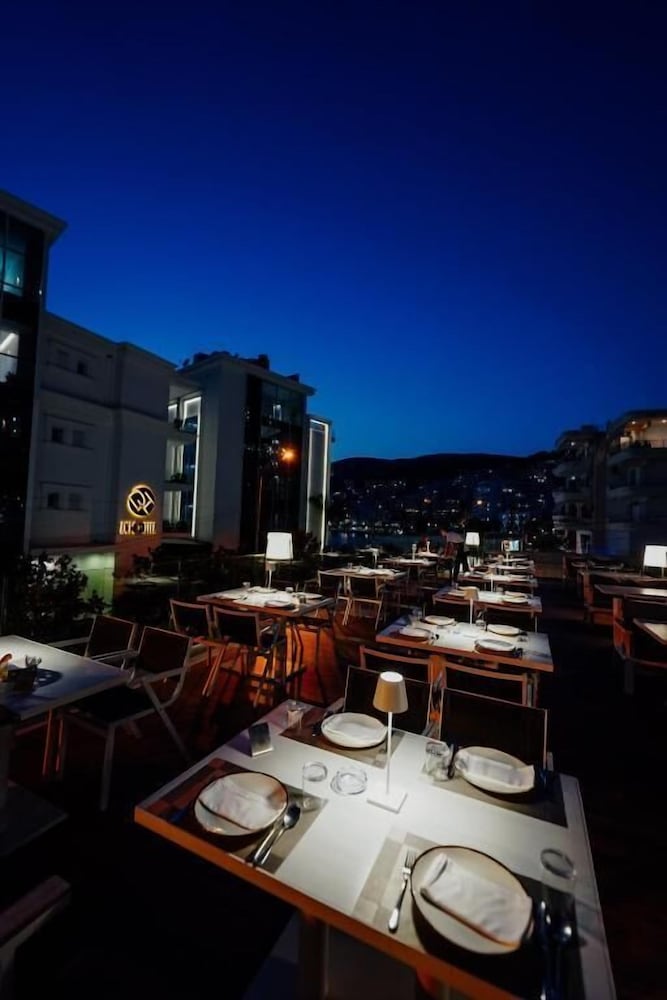 Agimi And S Hotel 40/55