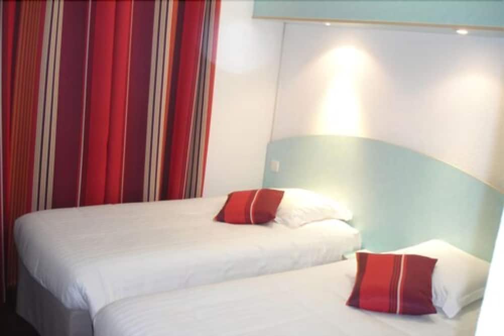 Agape Hotel Niort- Bessines 18/50