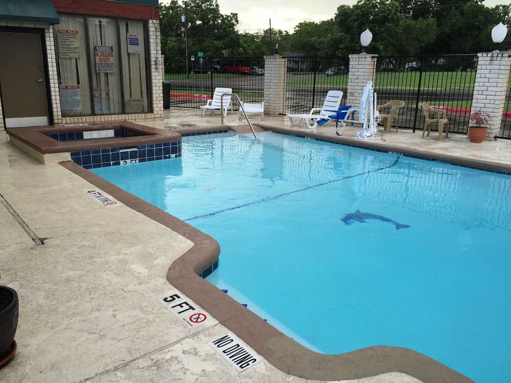 Days Inn by Wyndham New Braunfels 5/33