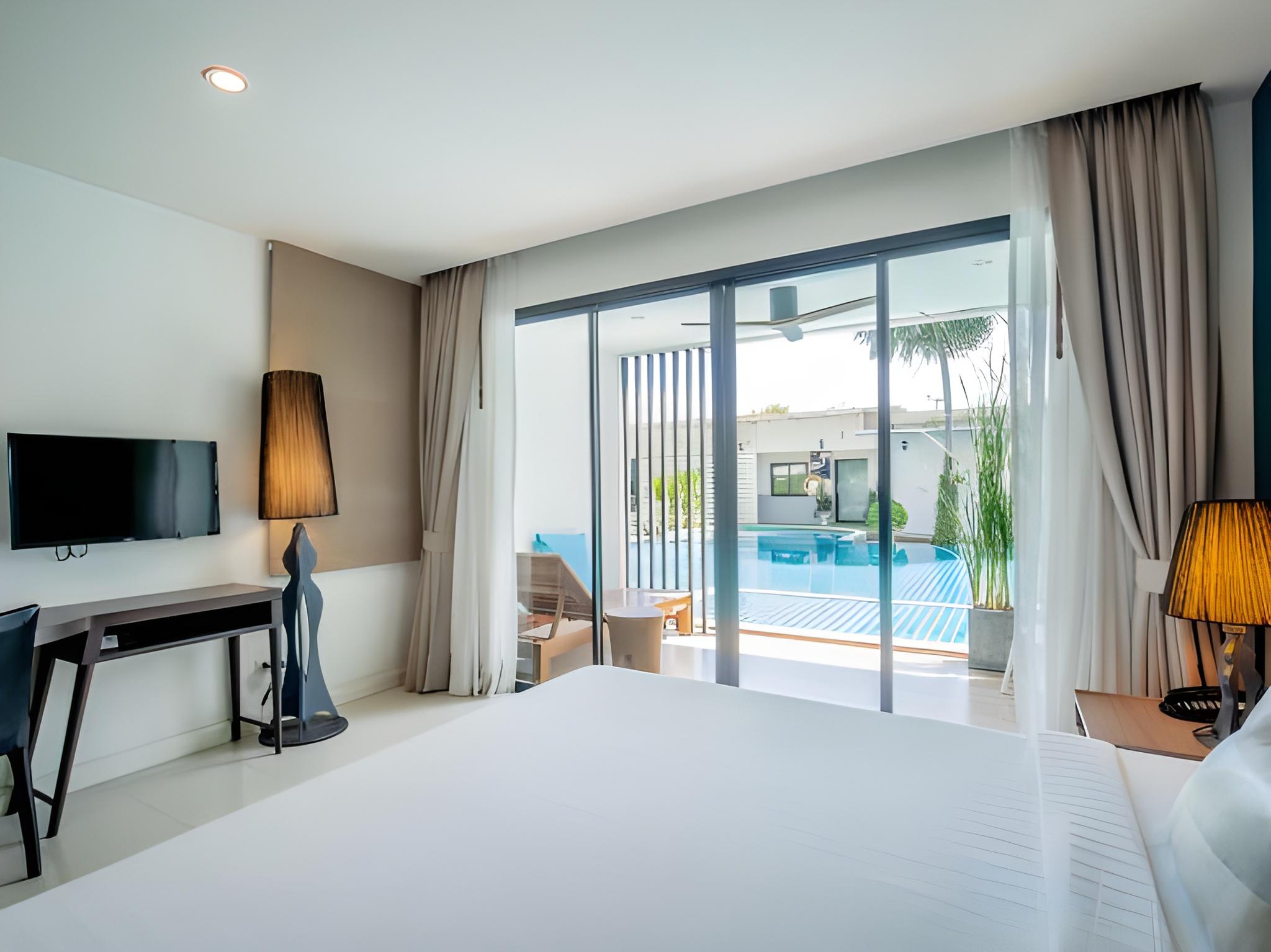 Room, Pool Access