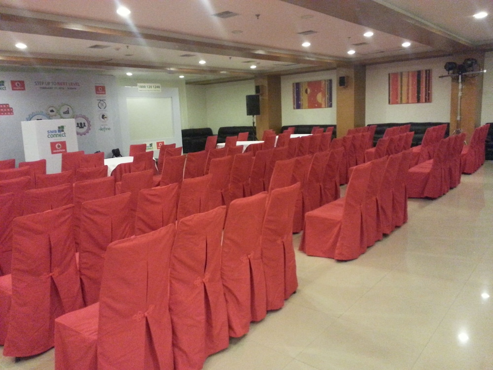 Hi 5 Hotel And Experience 10/39