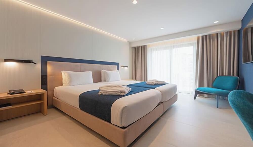 Room, King Bed, Balcony, Maritim Antonine Hotel and Spa Malta 6/10
