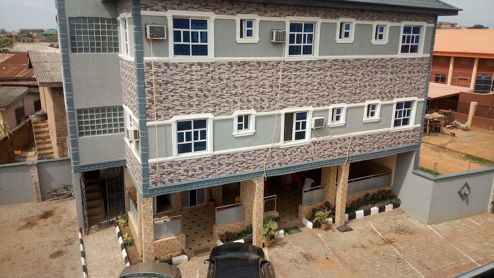 Jam-Bed Hotel And Suites Abeokuta 1/17