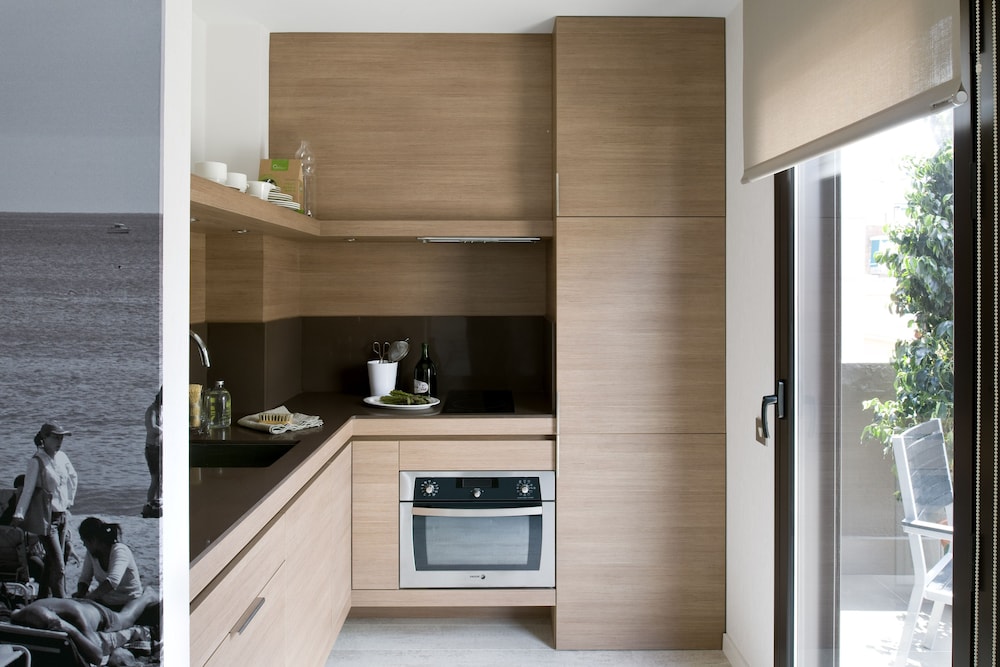 Eric Vokel Bcn Suites 44/51