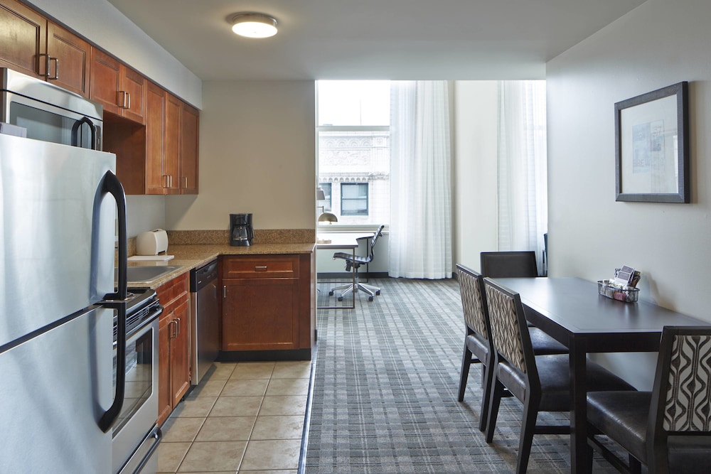 Residence Inn Milwaukee Downtown by Marriott 39/54