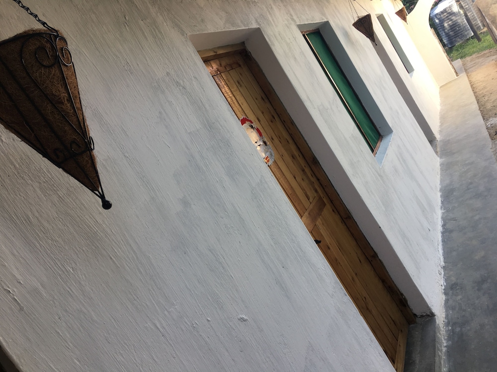Tradewinds Lodge 8/48