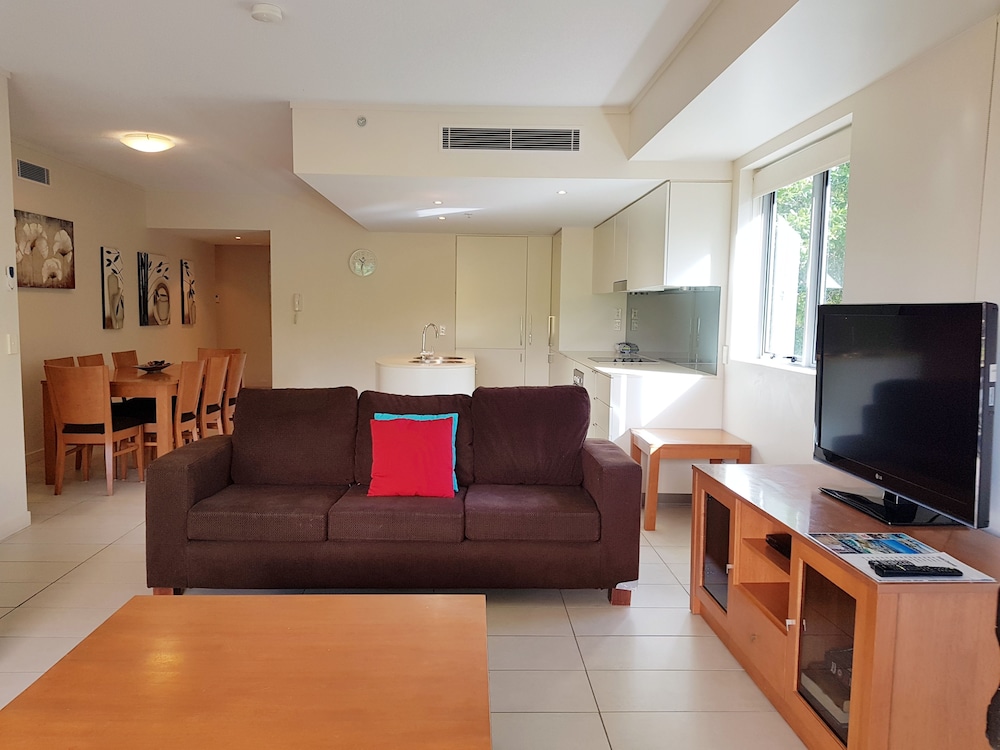 Blue C Coolangatta 59/77