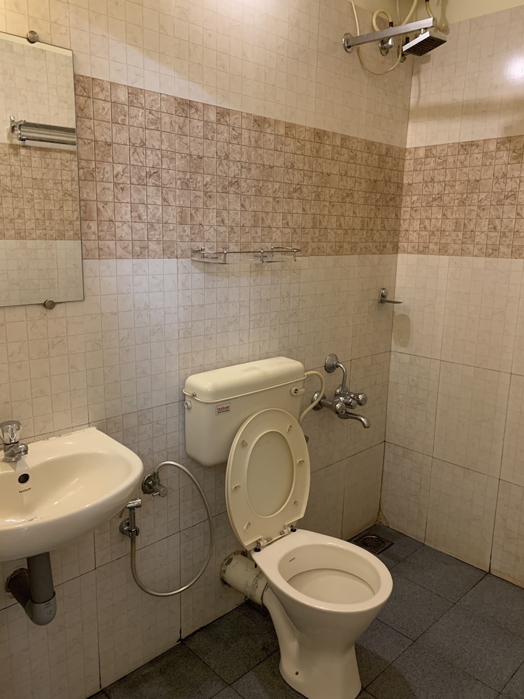PALM GROVE SERVICE VILLA 14/48