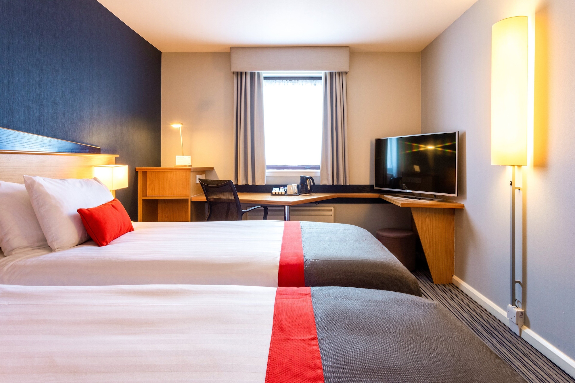 Standard, Twin Beds, Holiday Inn Express Perth 4/8