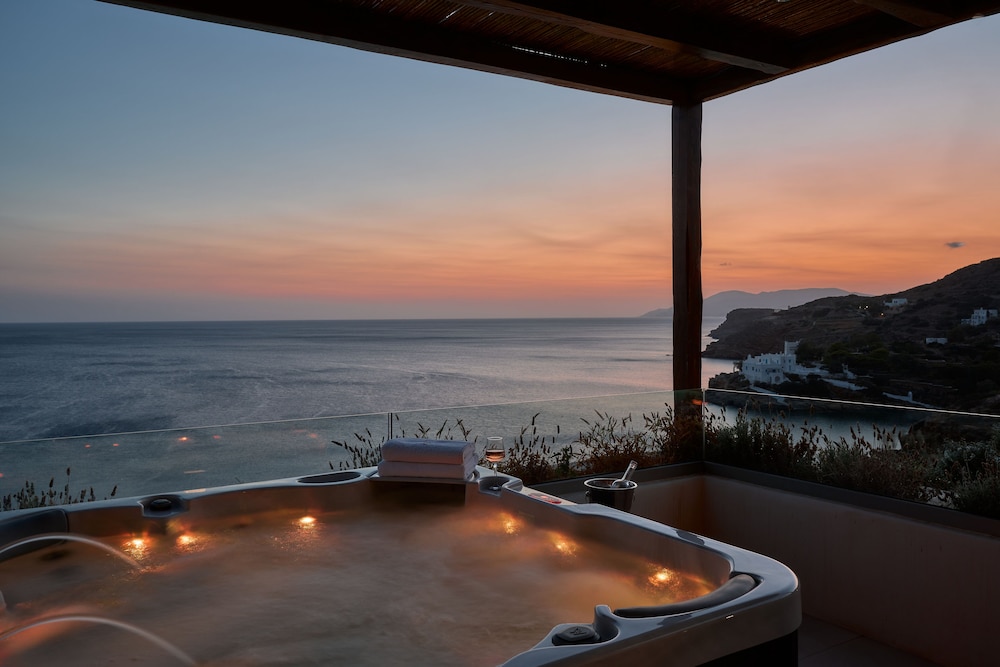 Ios Grand Pool Suites 22/50
