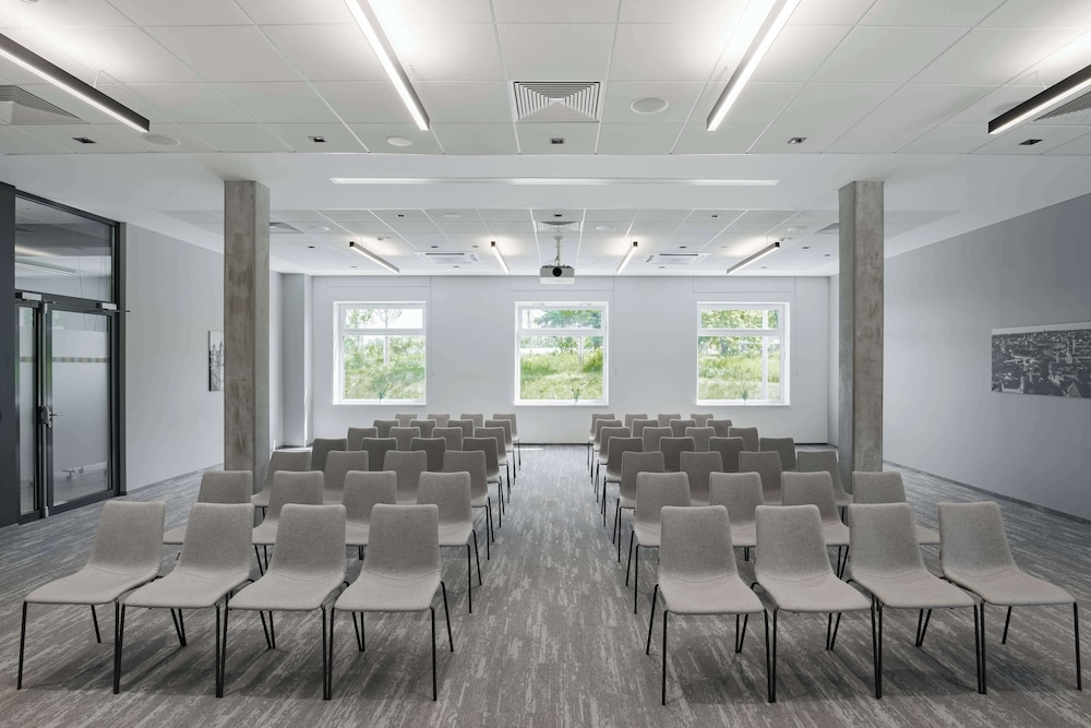 Park Inn by Radisson Vilnius Airport Hotel & Conference Centre 63/72