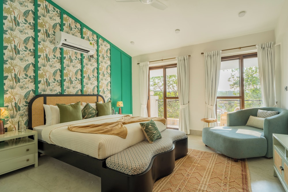 ELIVAAS Villa Paraiso 4 BHK with Pool and Bar 19/35
