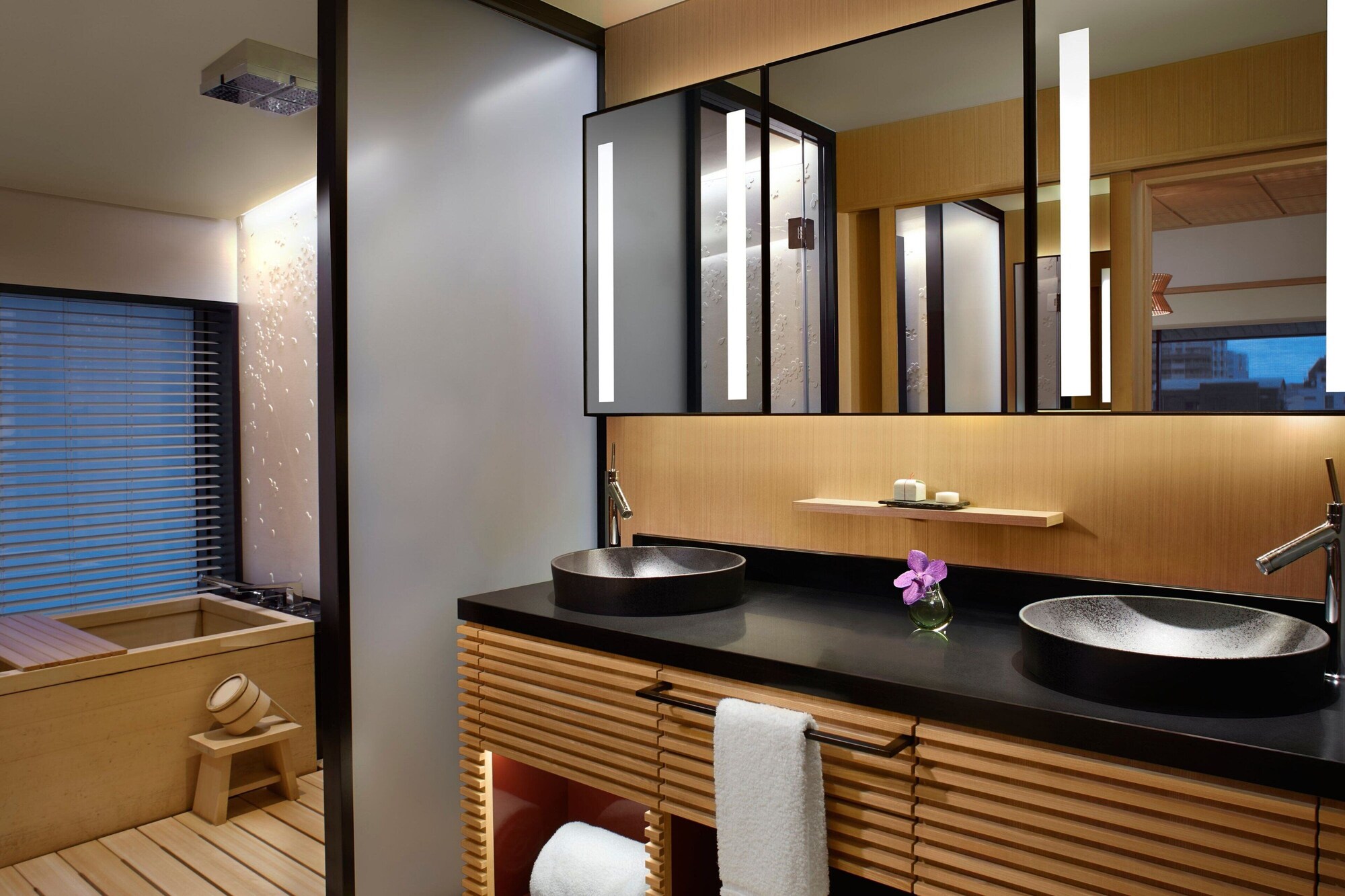 جناح ركني بسريرين منفصلين بإطلالة على المدينة، The Ritz Carlton Kyoto 5/5