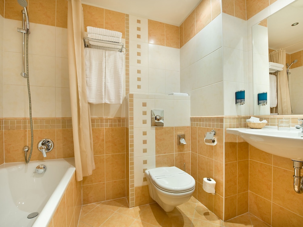 غرفة تنفيذية بسرير كينج، Ea Hotel Rokoko 3/4