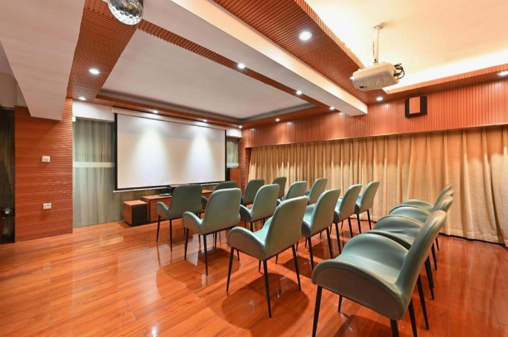 GreenTree Inn Beijing Fengtai District East Avenue Express Hotel 53/62