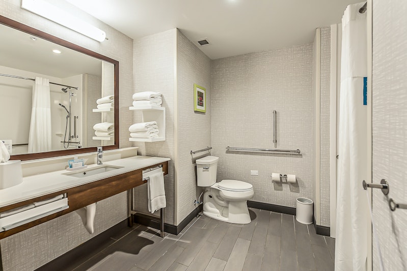 Hampton Inn and Suites Howell 40/41