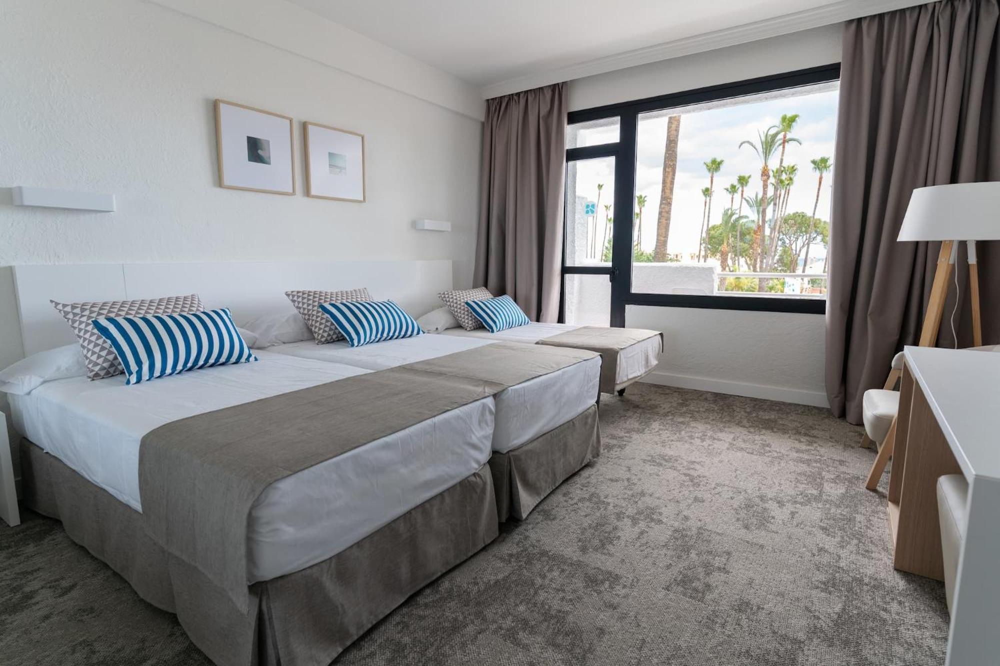 ROOM, TRIPLE