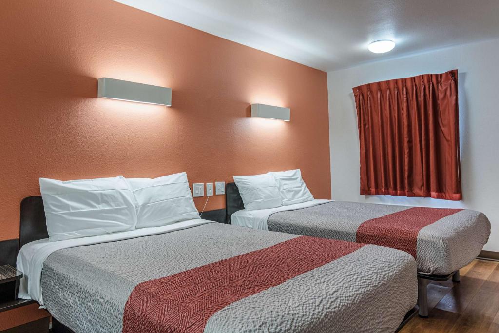 2 Full Beds Non-smoking، Motel6 Texarkana, AR 3/8