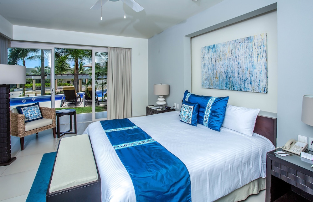 1 BEDROOM, SWIM UP, SUITE, KING BED