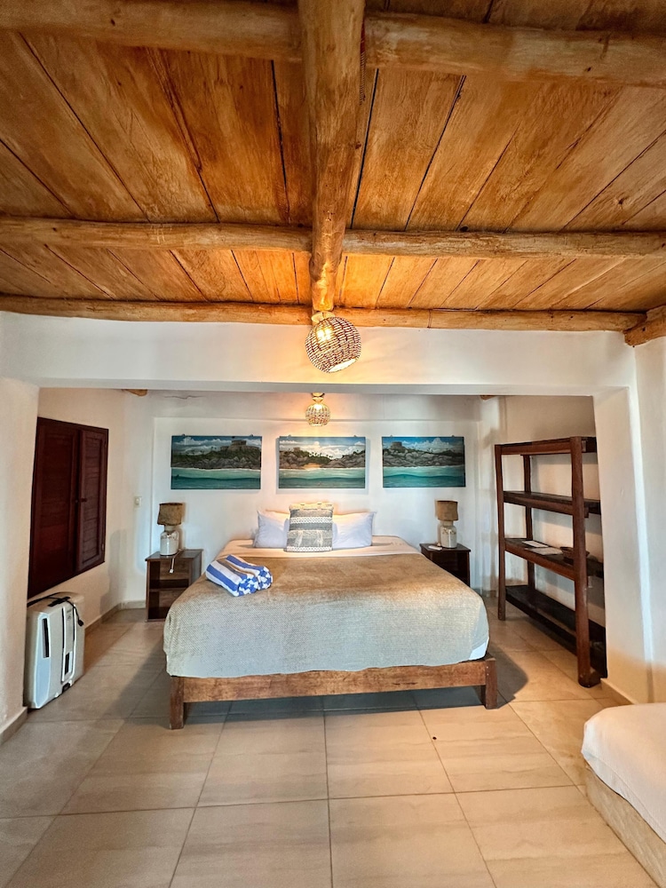 Suite, King Bed, Beach Front, Sofa، Playa Canek Boutique Eco Hotel 4/5