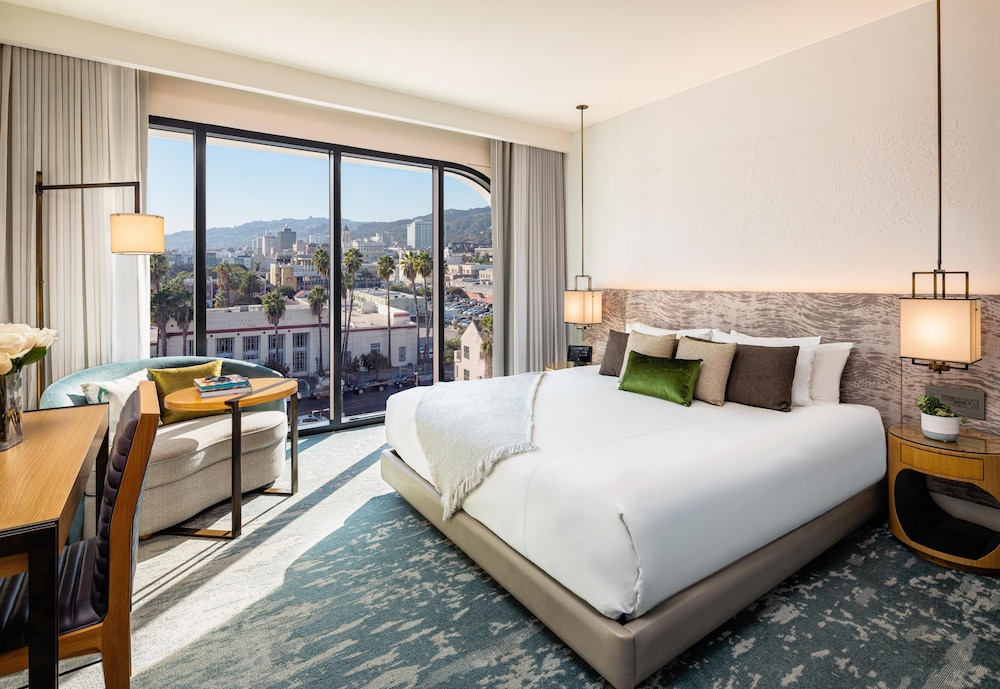 Hollywood, Silver, King Bed, Sunset View