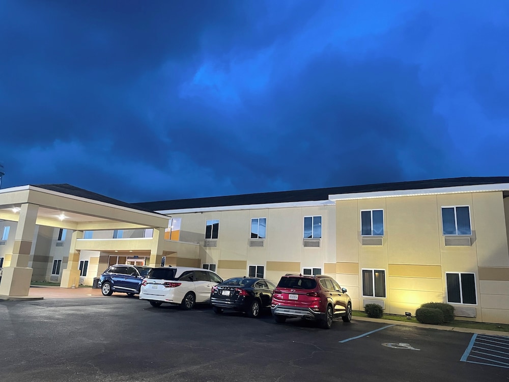 The Rutledge Inn 61/65