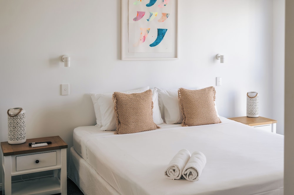 Crest Apartments 24/64
