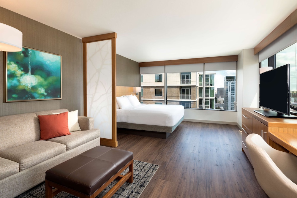 ROOM, KING BED, HIGH FLOOR