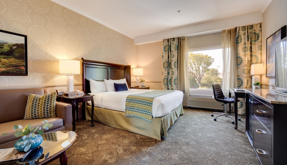 Ayres Inn Corona East 12/46