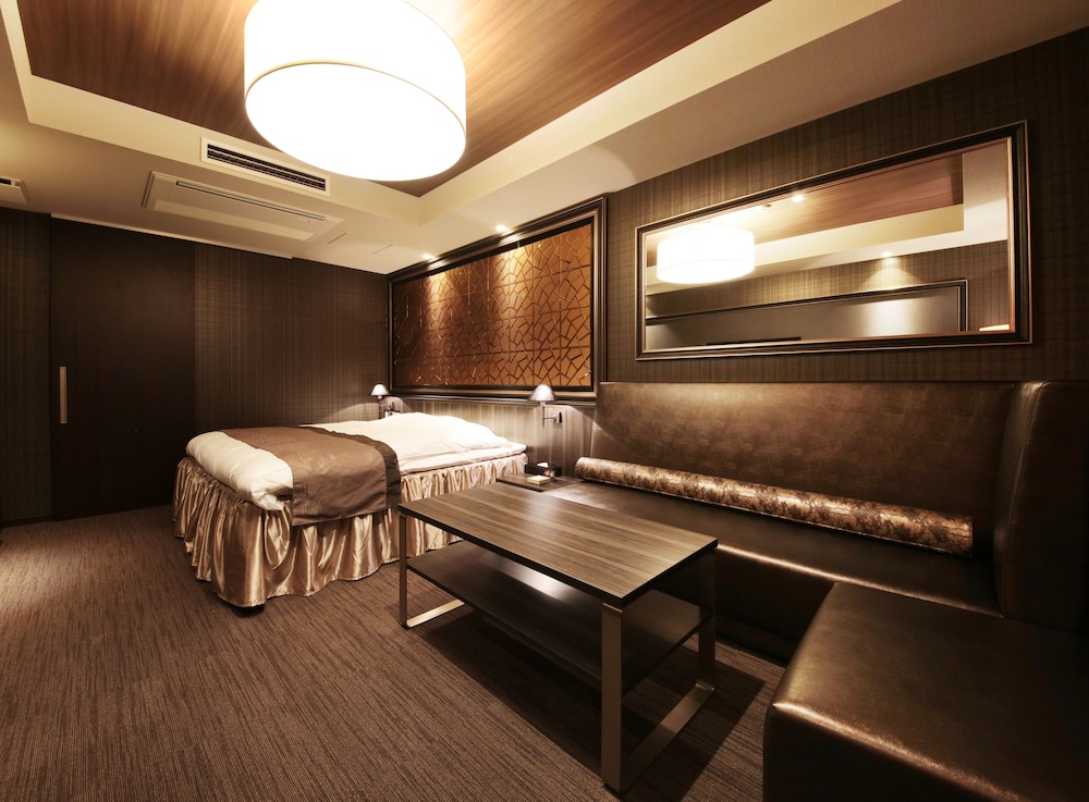 N Hotel 45/58