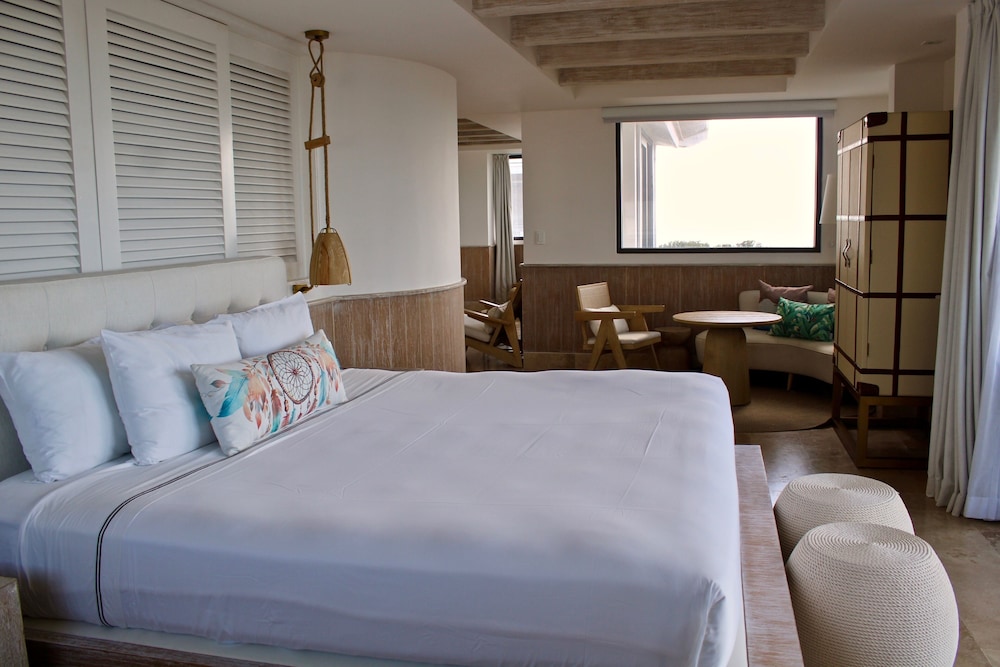Sea Breeze, Master, Suite, King Bed, Sofa