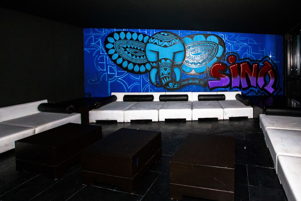 Sinq Prive 10/33