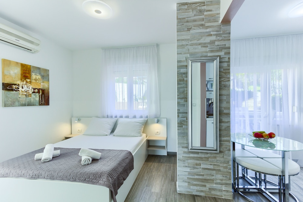 Stipe Aparthotel 27/81