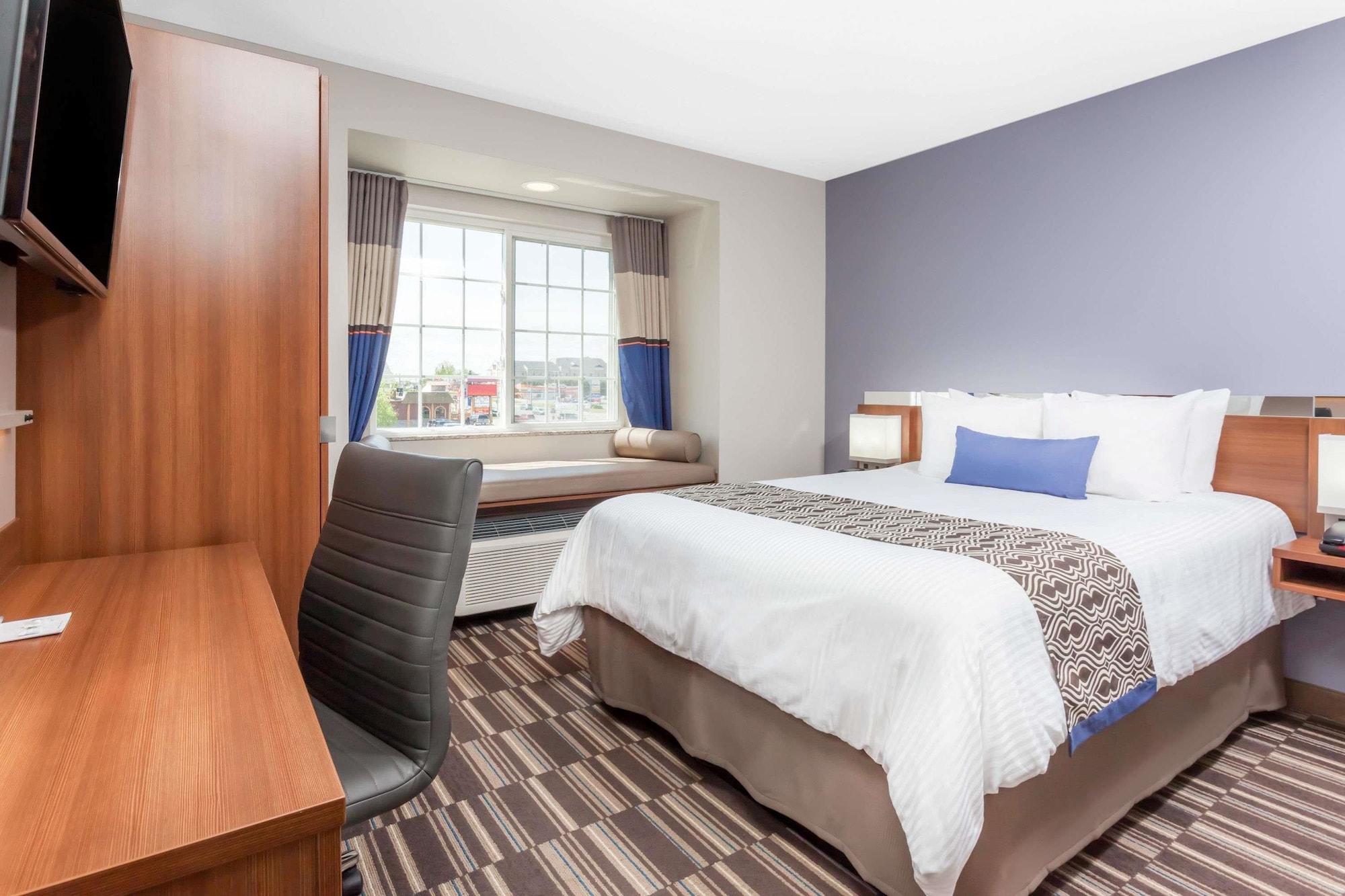 Efficiency, Queen Bed