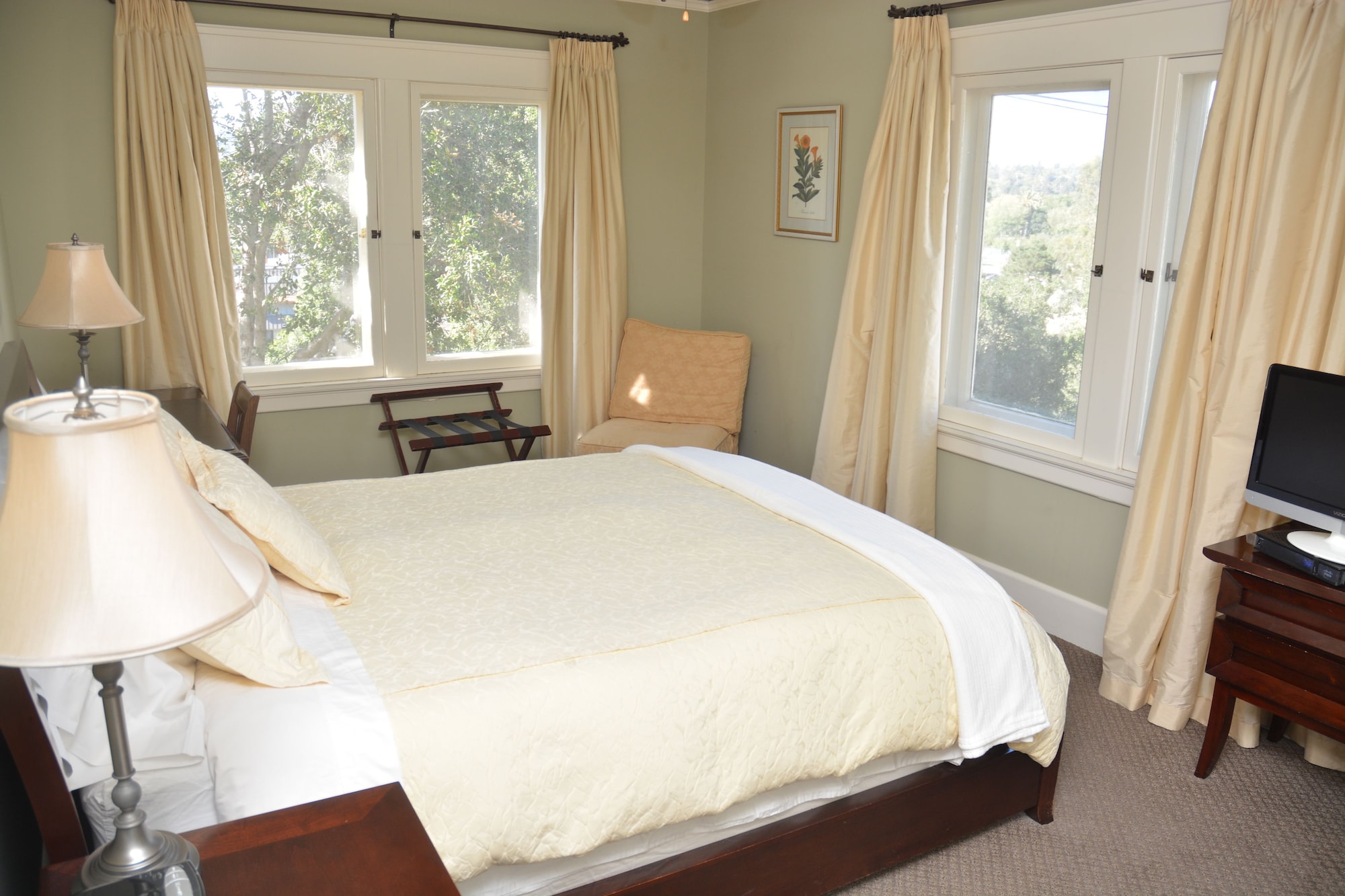 Sunrise, Queen Bed
