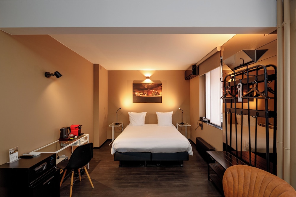 1 BEDROOM, BASIC, DOUBLE BED